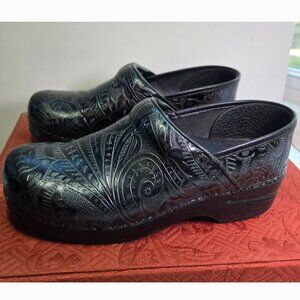 Dansko Professional Black Tooled Women’s Clogs Size 39 US 8.5